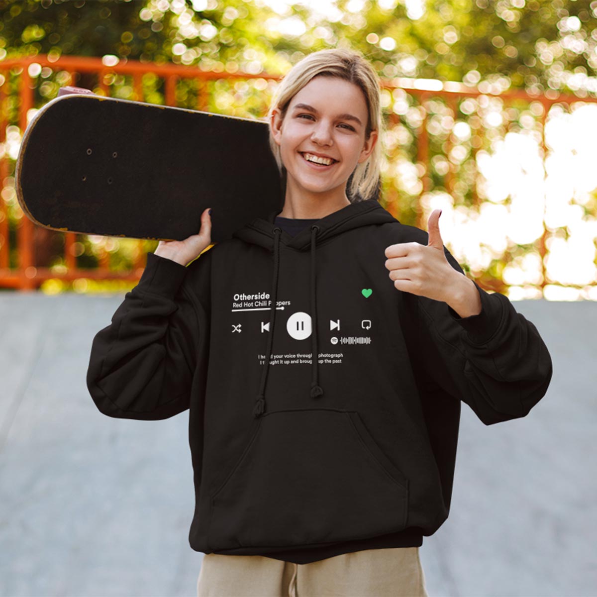 Sudadera Personalizada: Tu Canción Aquí - El Rockerito